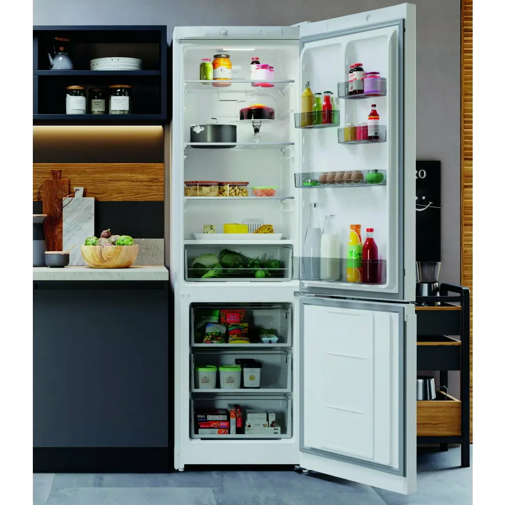 Фото 4 Холодильник Hotpoint 60x185 см цвет белый Фото 4 Холодильник Hotpoint 60x185 см цвет белый