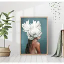 Постер 28 картин Девушка с белыми перьями на голове Эми Джадд 40x50 см, в подарочном тубусе без рамы