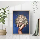 Постер 28 картин "Девушка в перьях. Эми Джадд" 50x70 см, в подарочном тубусе без рамы