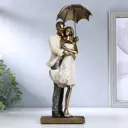 Фигурка "Прогулка под зонтом" беж 30.5x9x11 см