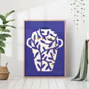 Постер 28 картин "Белая ваза на синем фоне репродукция" 50x40 см в тубусе без рамы