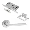 Комплект для межкомнатной двери Paulinidor ручки 546-06 slim + сантехническая магнитная защелка 5096 + петли б/врезки 2 шт белый
