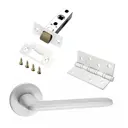 Комплект для межкомнатной двери Paulinidor ручки 546-06 slim + защелка 5-45 pl + врезные петли 2 шт белый
