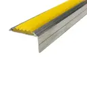 Алюминиевый угол-порог ЕвроСтандарт с резиновой вставкой желтого цвета длина 1 упаковка 5шт