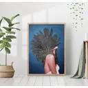 Постер 28 картин Девушка с серыми перьями на голове Эми Джадд 40x50 см, в подарочном тубусе без рамы