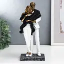 Фигурка "Влюблённые в белой одежде укрытые шарфом" 25.5x9x11.5 см