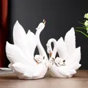 Набор сувениров интерьерных 2 шт "Лебеди с розами" белый с золотом 21.8x16.8x7.8 см и 25x19x9 см