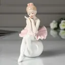 Сувенир интерьерный "Малышка-балерина в пачке с розовой юбкой на шаре" 15x10.5x7.5 см