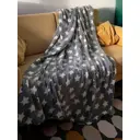 Плед Костромской текстиль Звезды 180x200 см велсофт цвет серый белый