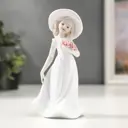 Сувенир "Девочка с цветами и в шляпке" 15.2x8.5x7 см