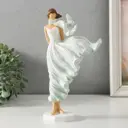Сувенир "Девушка с шарфом. Ветер" 14.5x7.5x25 см