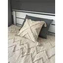 Наволочка Akvali Прованс Руны с кистями, 45x45 см, цвет бежевый