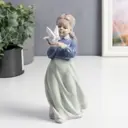 Фигурка сувенирная Simaland Девочка с хвостиками, с белым голубем цветной 20x6x8.5 см