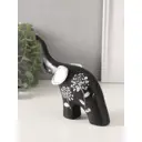 Сувенир полистоунЧёрный слон с серебряными ушками хобот вверхсеребряный цветок15х5х14см 10740302