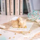 Сувенирная игольница для рукоделия и шитья Bogacho Уточка Ханни из литьевого мрамора кремового цвета