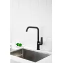 Смеситель для кухни Belz B70533-7 поворотный излив 30.1 см цвет черный