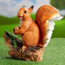 Садовая фигура Хорошие сувениры Белочка с орешком на пне 25x12x23 см