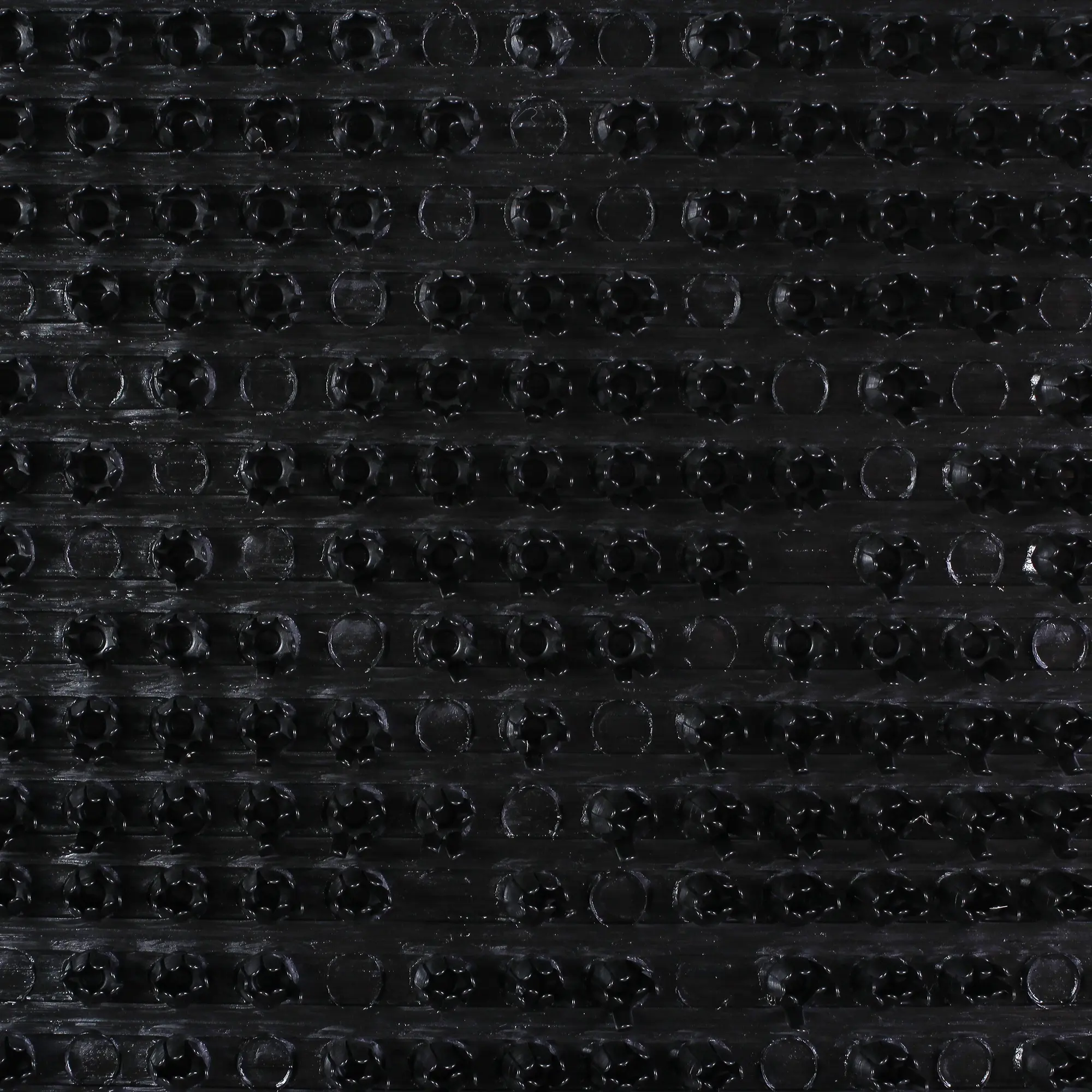 Изображение товара Дорожка "Ромб" 0, 9 м черная резиновая с искусственным газоном для входных зон