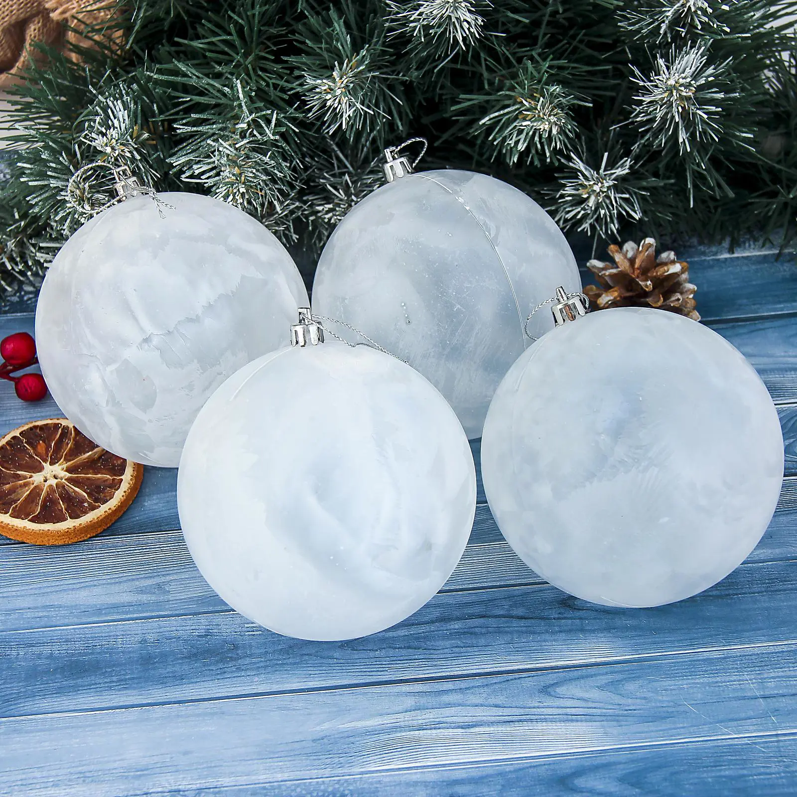 Изображение товара Набор елочных шаров Зимнее волшебство 1307148 10 см пластик белый 4 шт