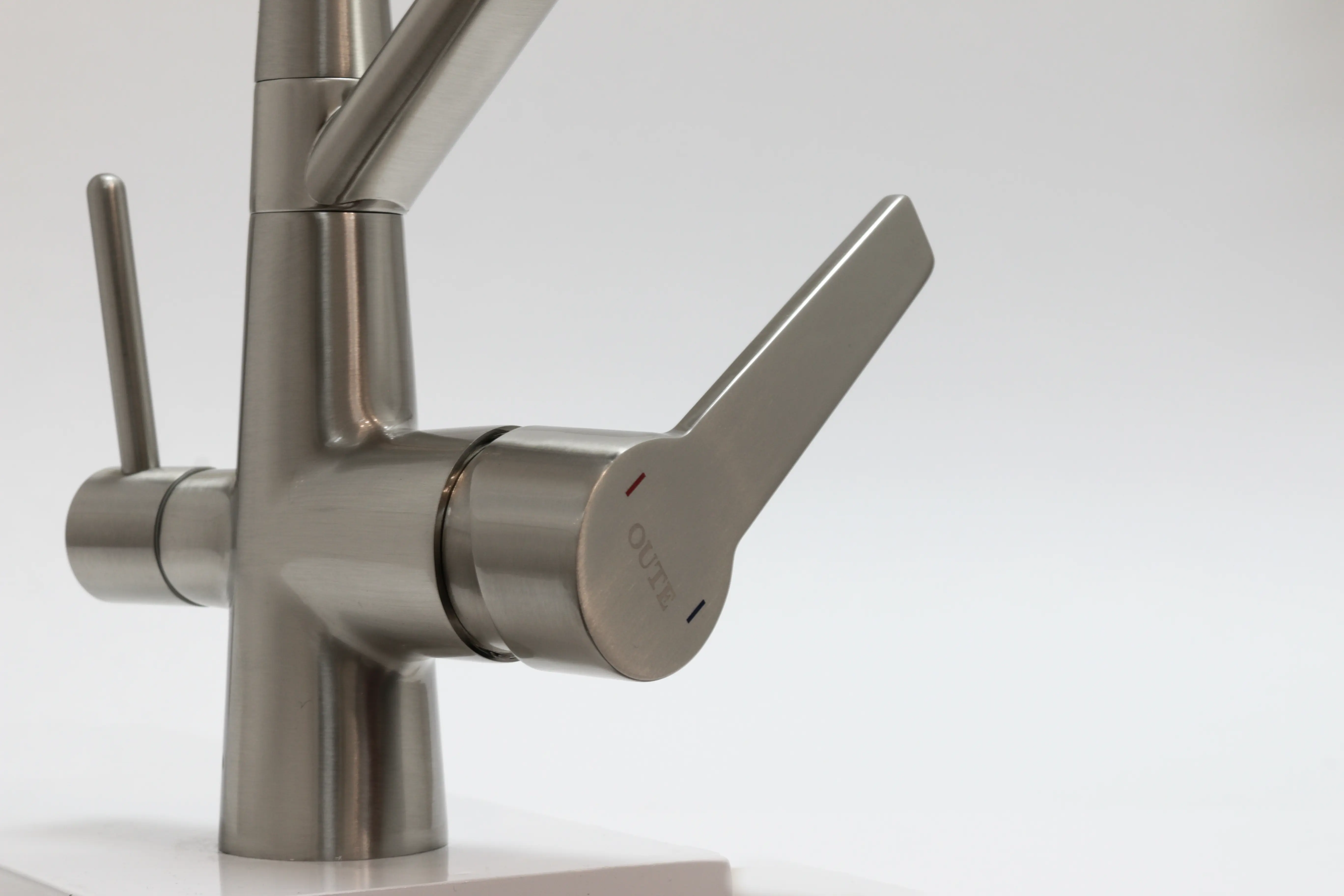 Изображение товара Однорычажный смеситель Oute T603bl-2 20 цвет черный, сатин