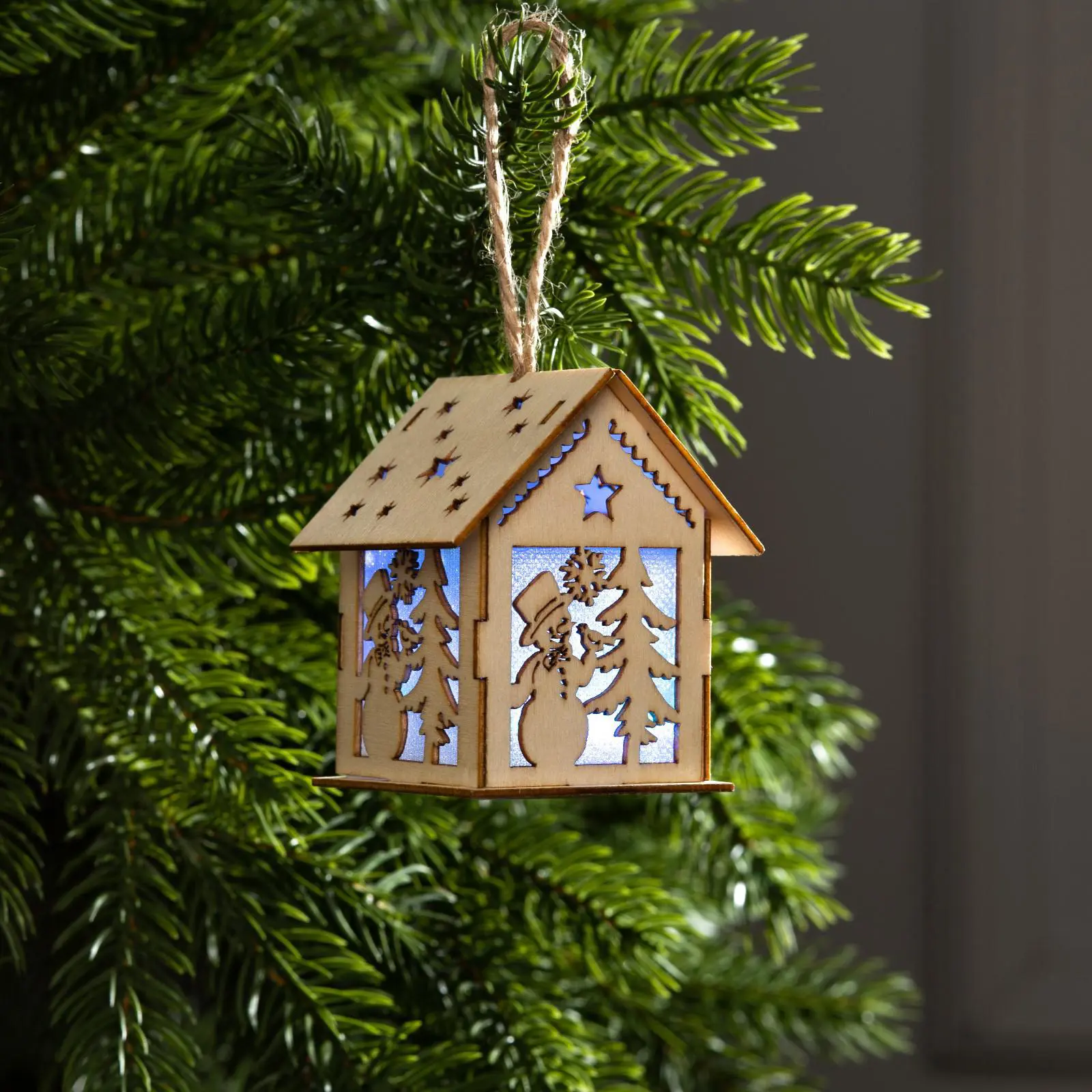 Изображение товара Елочная игрушка Домик со снеговиком Luazon lighting 6117279 6 см х 6.5 см бежевый