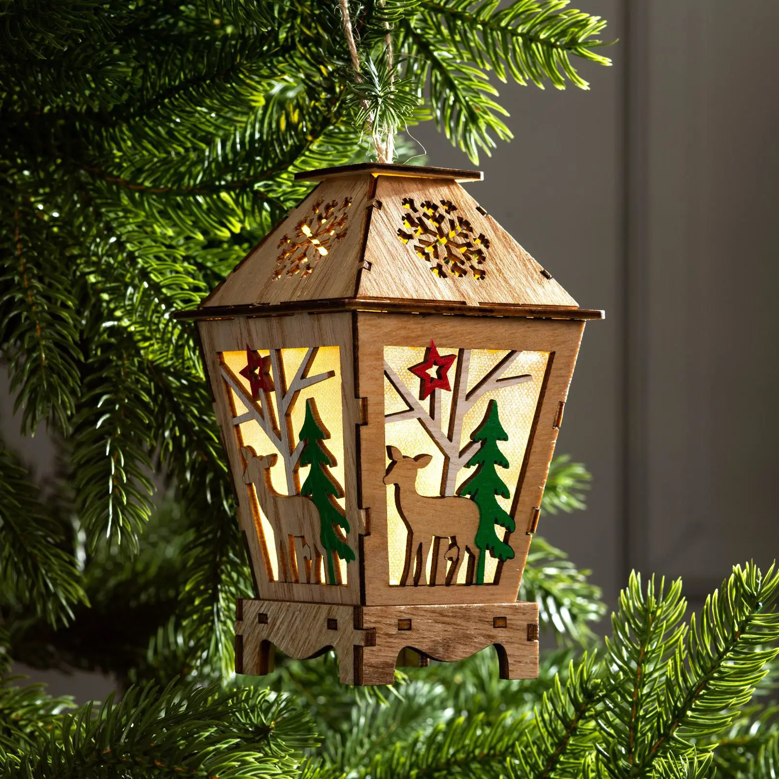 Изображение товара Елочная игрушка Фонарь с оленем Luazon lighting 6117388 10 см х 10 см бежевый