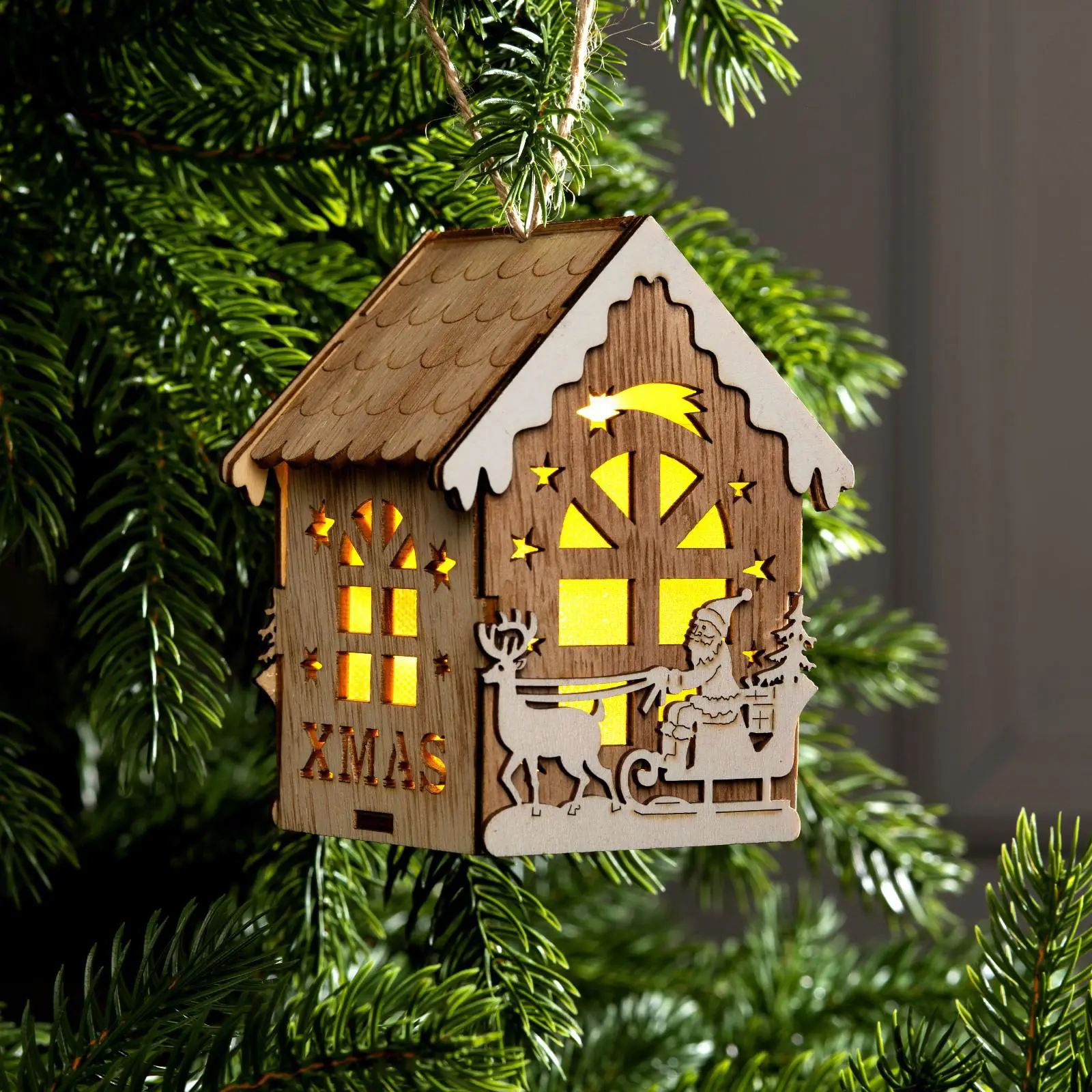 Изображение товара Елочная игрушка Домик с дедом морозом на санках Luazon lighting 6117291 7 см х 8 см бежевый