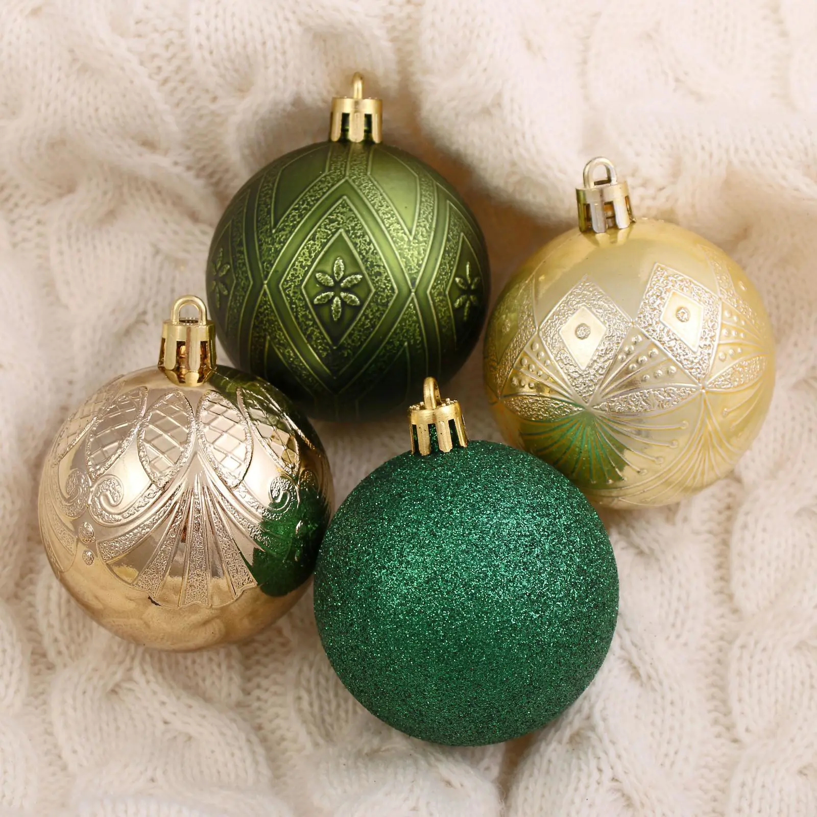 Изображение товара Набор елочных шаров Зимнее волшебство 4942012 Загадка 6 см пластик зеленый 16 шт