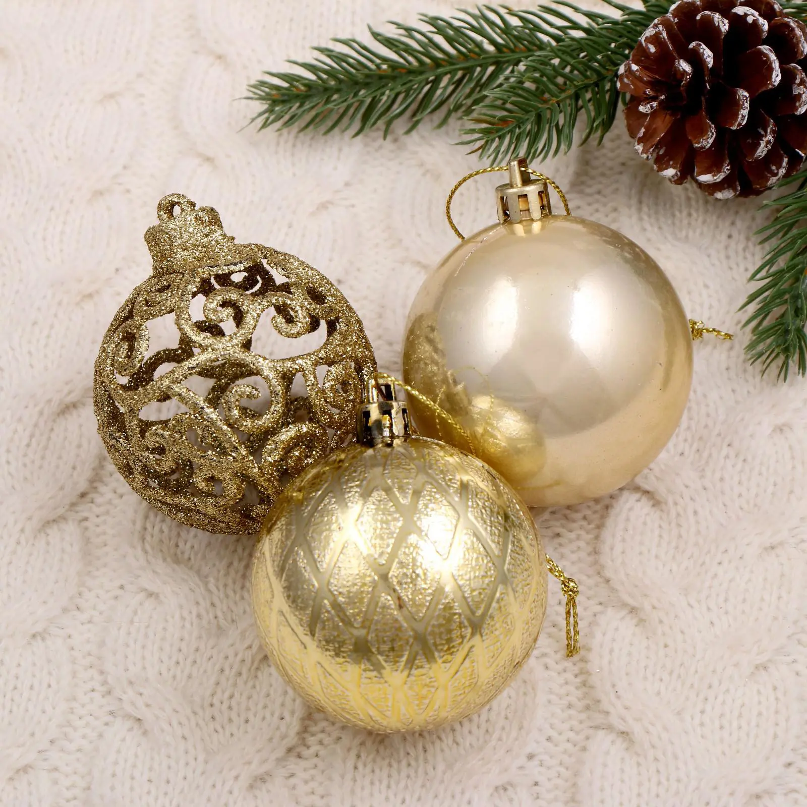Изображение товара Набор елочных шаров Зимнее волшебство 4941964 Блеск ажура 6 см пластик жёлтый/золотой 16 шт