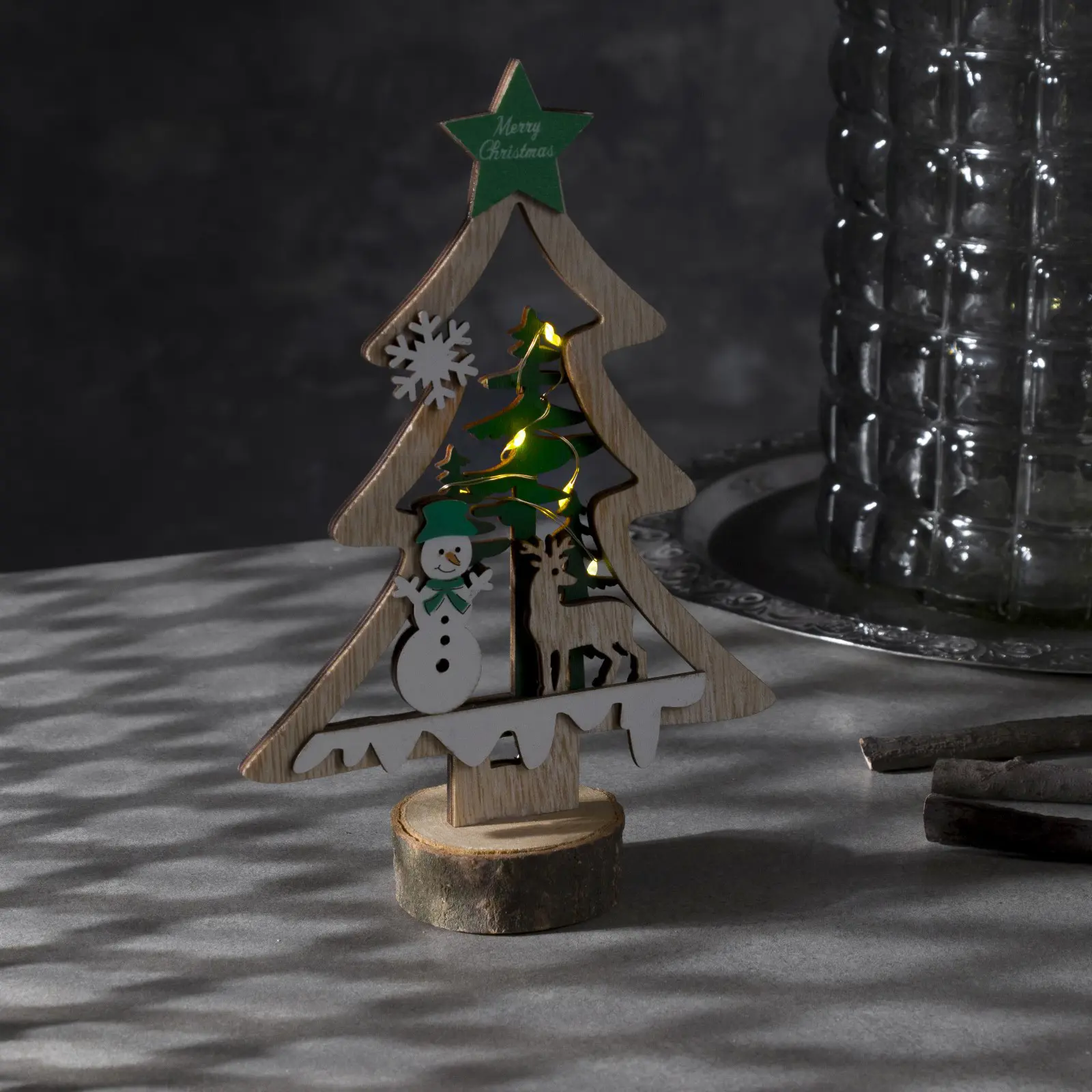 Изображение товара Светящаяся электрическая фигура Ёлка со снеговиком для дома Luazon lighting 6 ламп h 5 см разноцветный