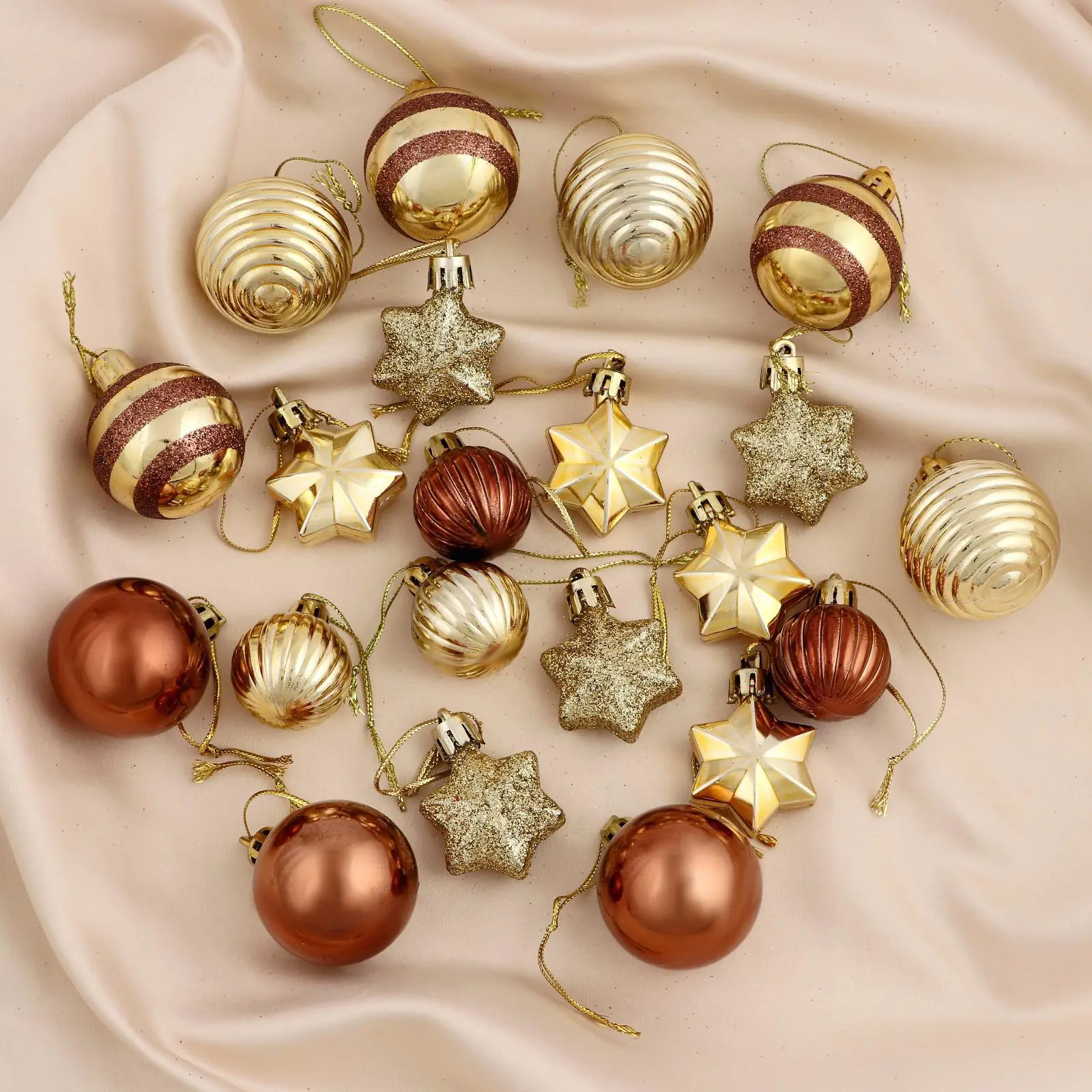 Изображение товара Набор елочных игрушек Серпантин Зимнее волшебство 2122890 18.5 см х 12 см разноцветный