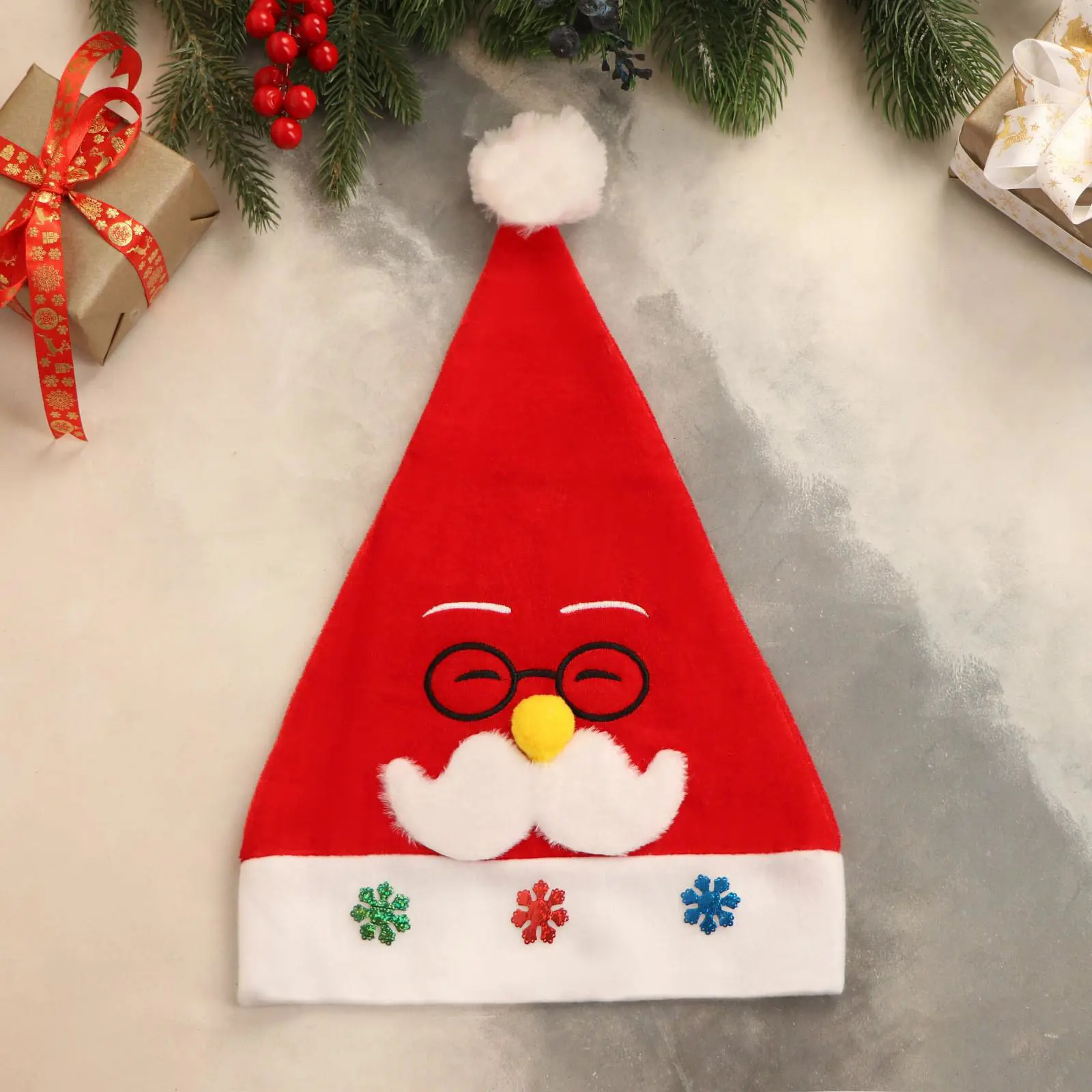 Изображение товара Колпак новогодний Зимнее волшебство Весельчак со снежинками 26x33 см