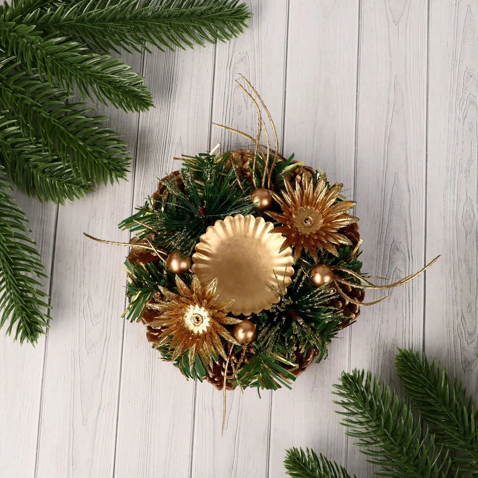 Изображение товара Подсвечник новогодний Зимнее волшебство на одну свечу Глория с золотыми цветами 13 см отв d-5 см