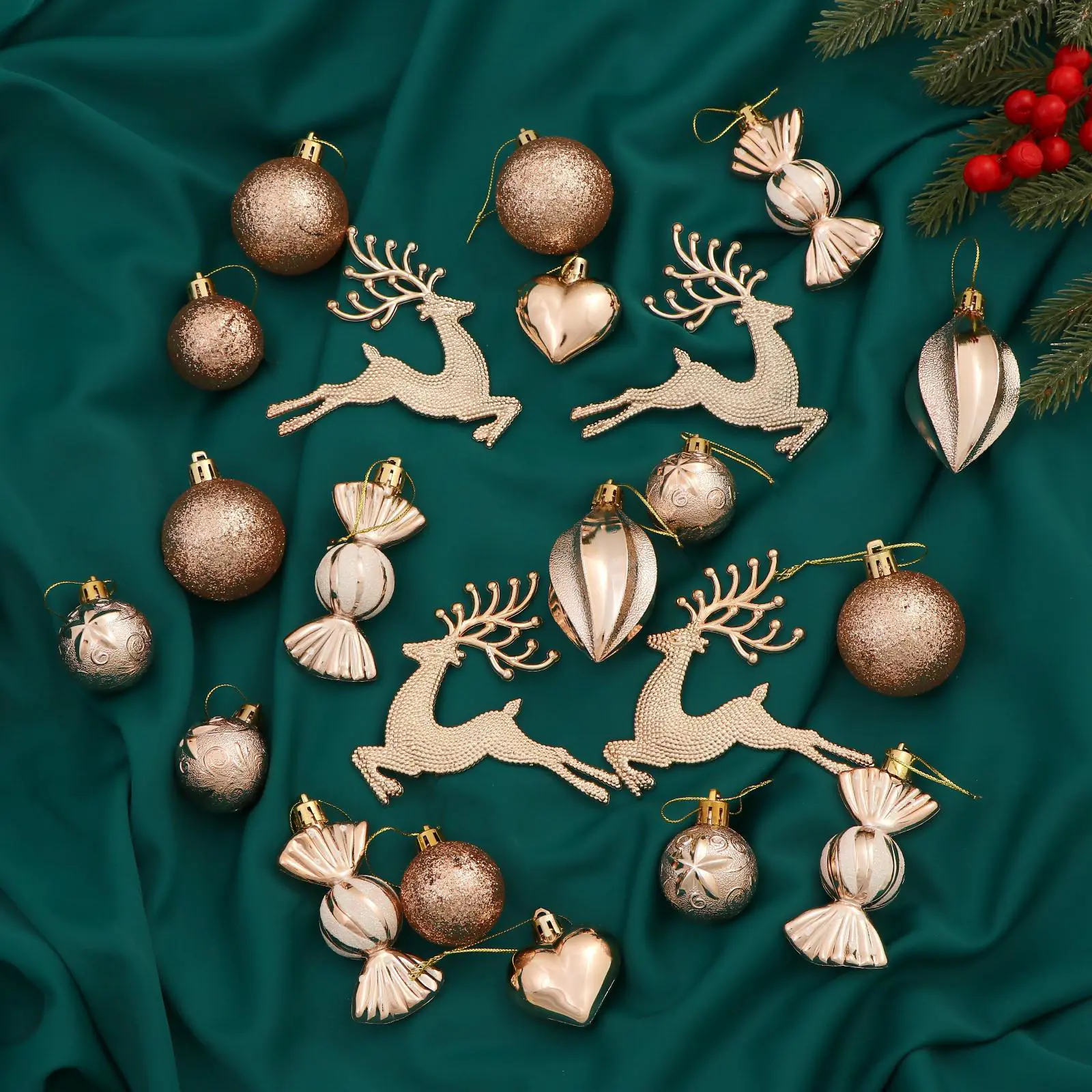 Изображение товара Набор елочных игрушек Морозный день Зимнее волшебство 6536968 6 см х 6 см жёлтый/золотой