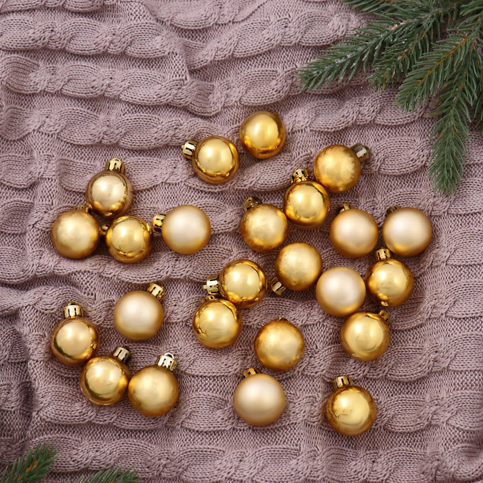 Изображение товара Набор елочных шаров Зимнее волшебство 6531943 Классика ассорти 3 см пластик жёлтый/золотой 24 шт