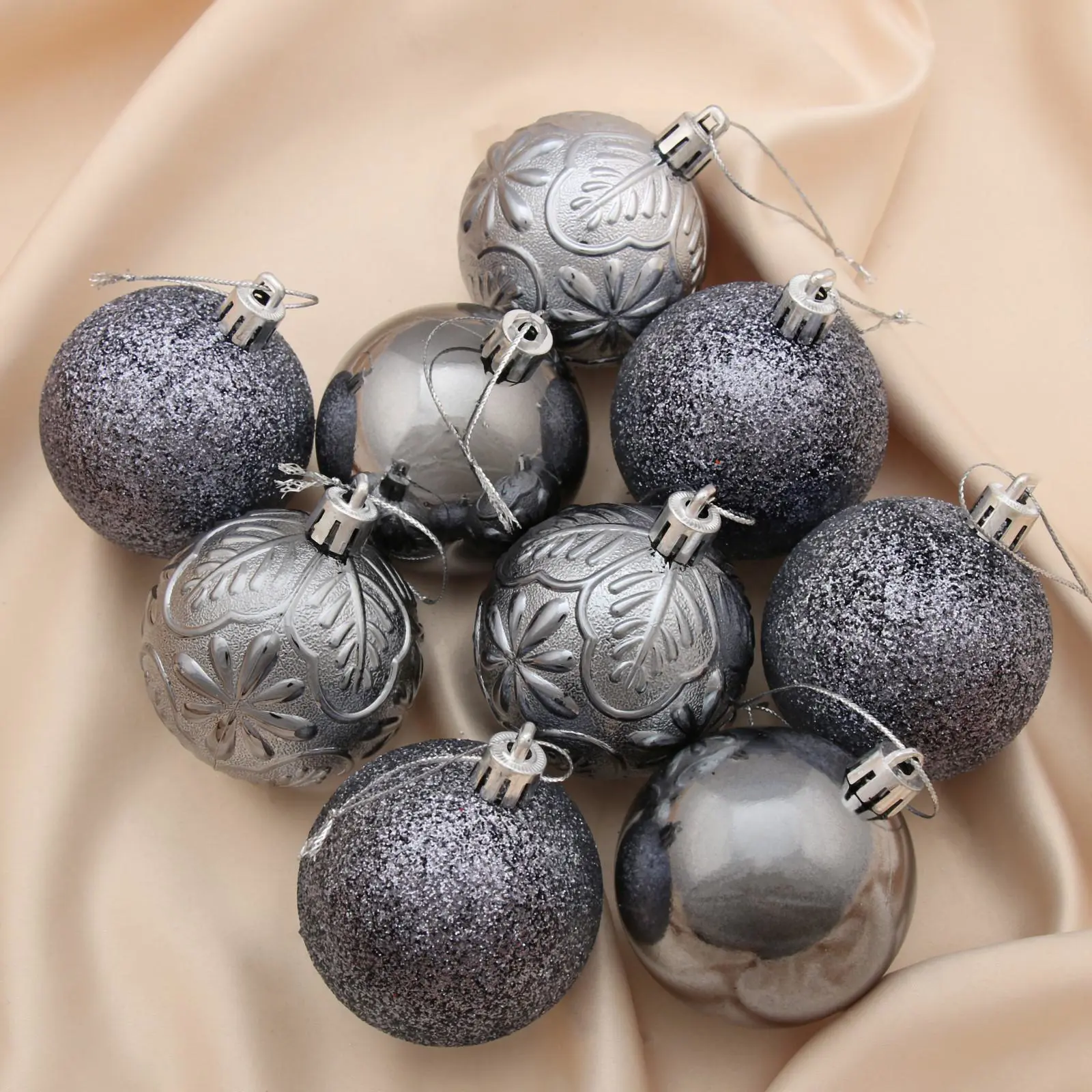 Изображение товара Набор елочных шаров Зимнее волшебство 4316798 Сильва ассорти 6 см пластик серый/серебристый 9 шт