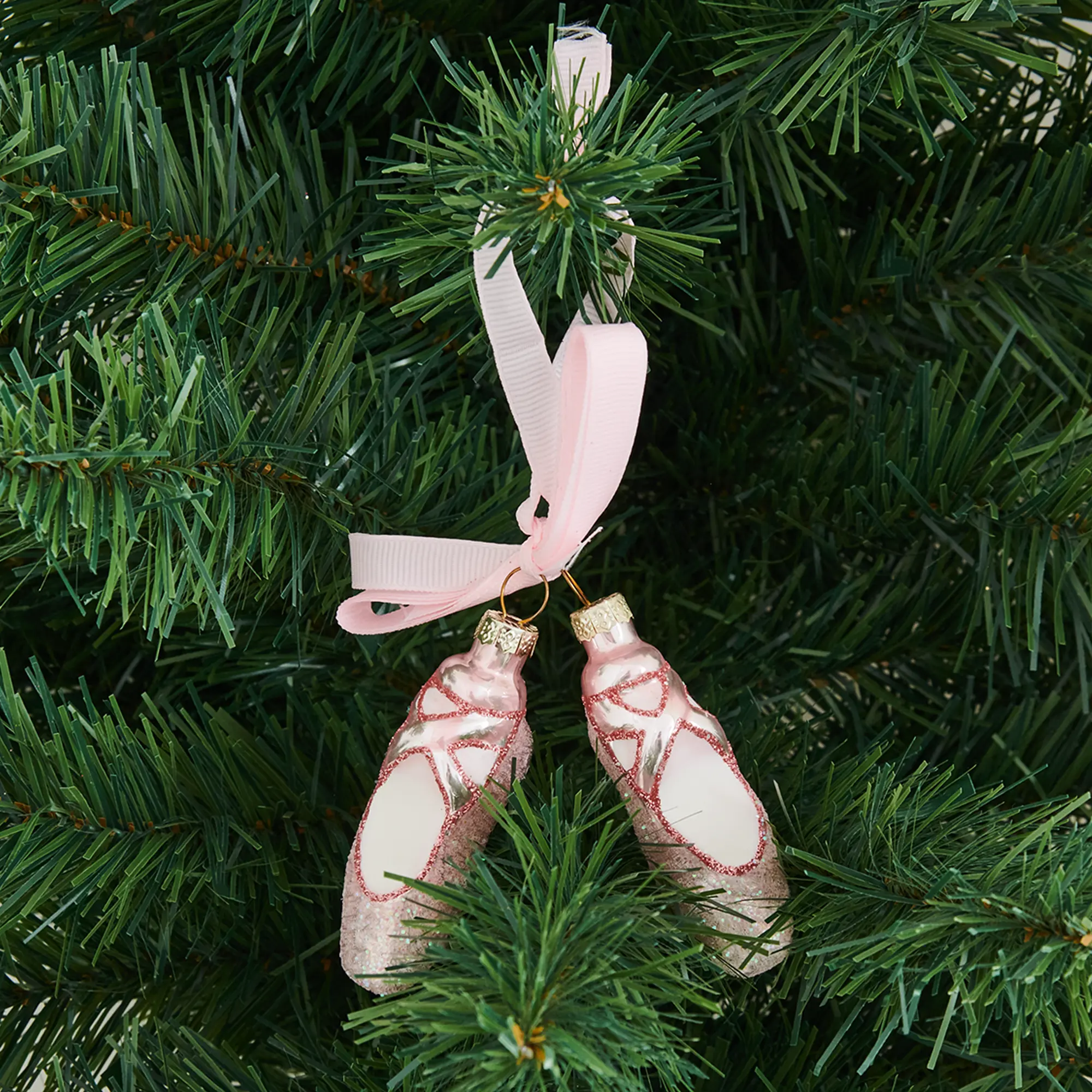 Изображение товара Подвес Пуанты 8.5x4 см цвет розовый