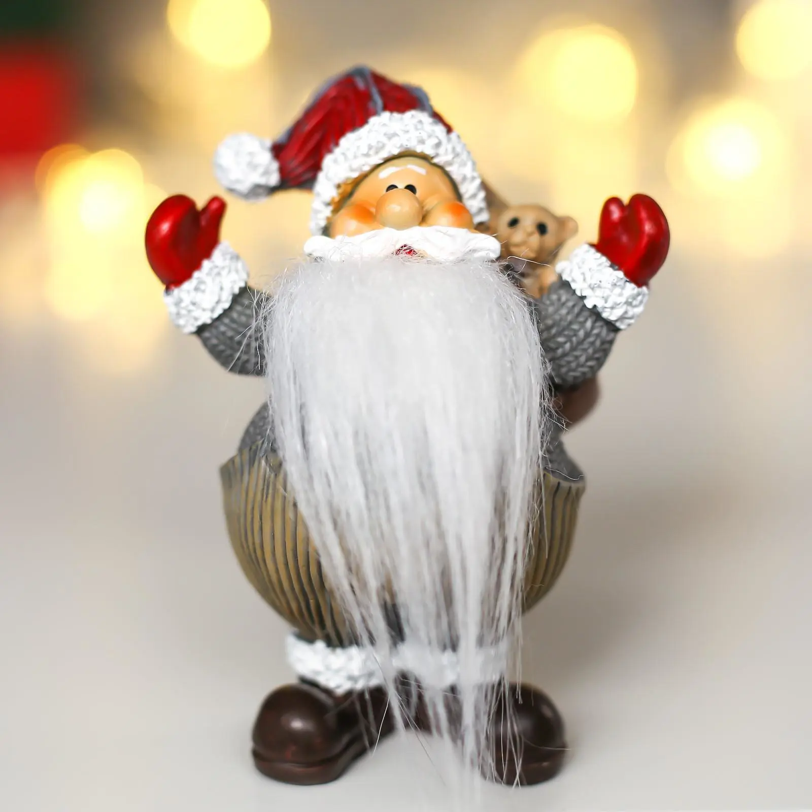 Изображение товара Новогодняя фигурка Simaland Дед Мороз в комбинезоне с медвежонком 8x6.7x4.7 см