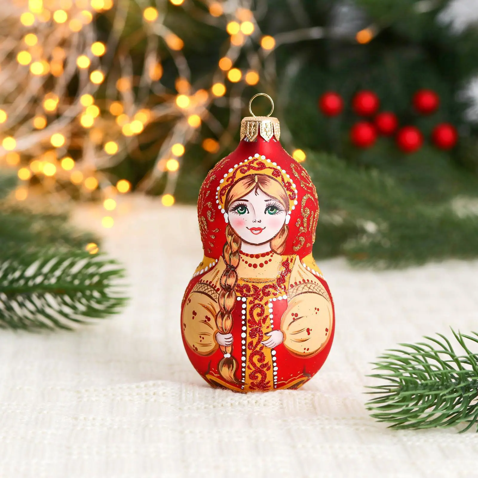 Изображение товара Елочная игрушка Девочка в русском сарафане Винтажный шар 7077133 10 см х 9 см красный