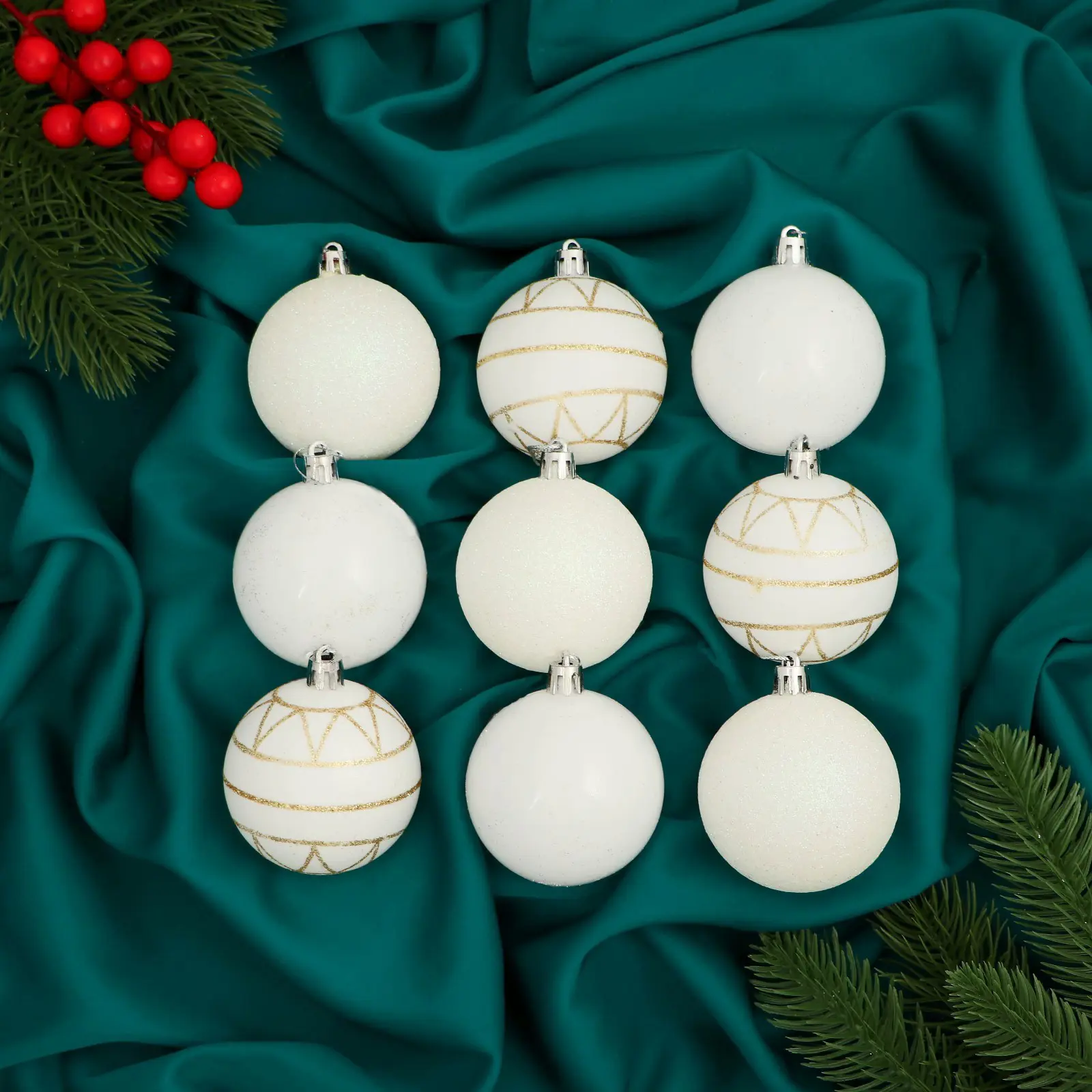 Изображение товара Набор елочных шаров Зимнее волшебство 9510427 Галактика 6 см пластик белый 9 шт