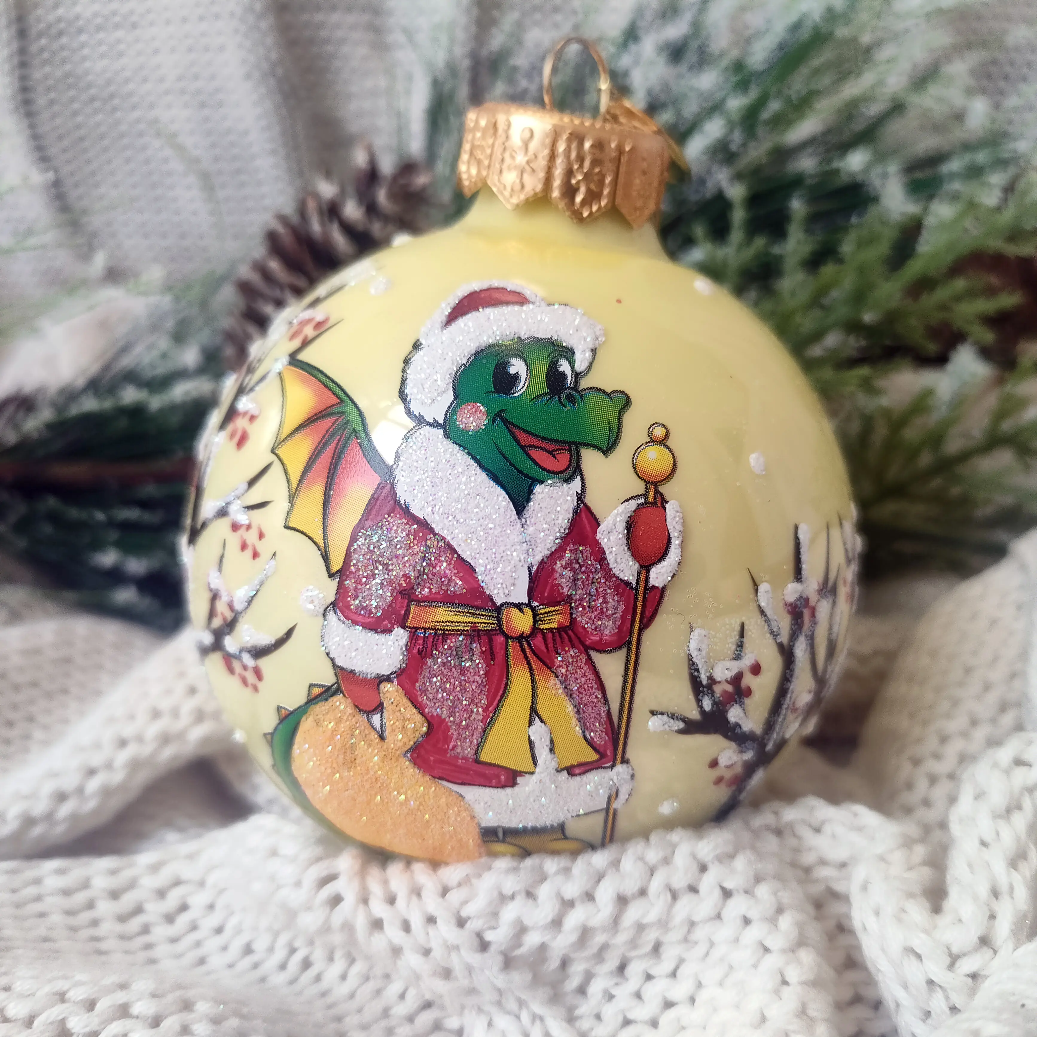 Изображение товара Елочный шар Коломеев КУ-80-234052/2 Дракоша дед мороз 2 8 см стекло разноцветный