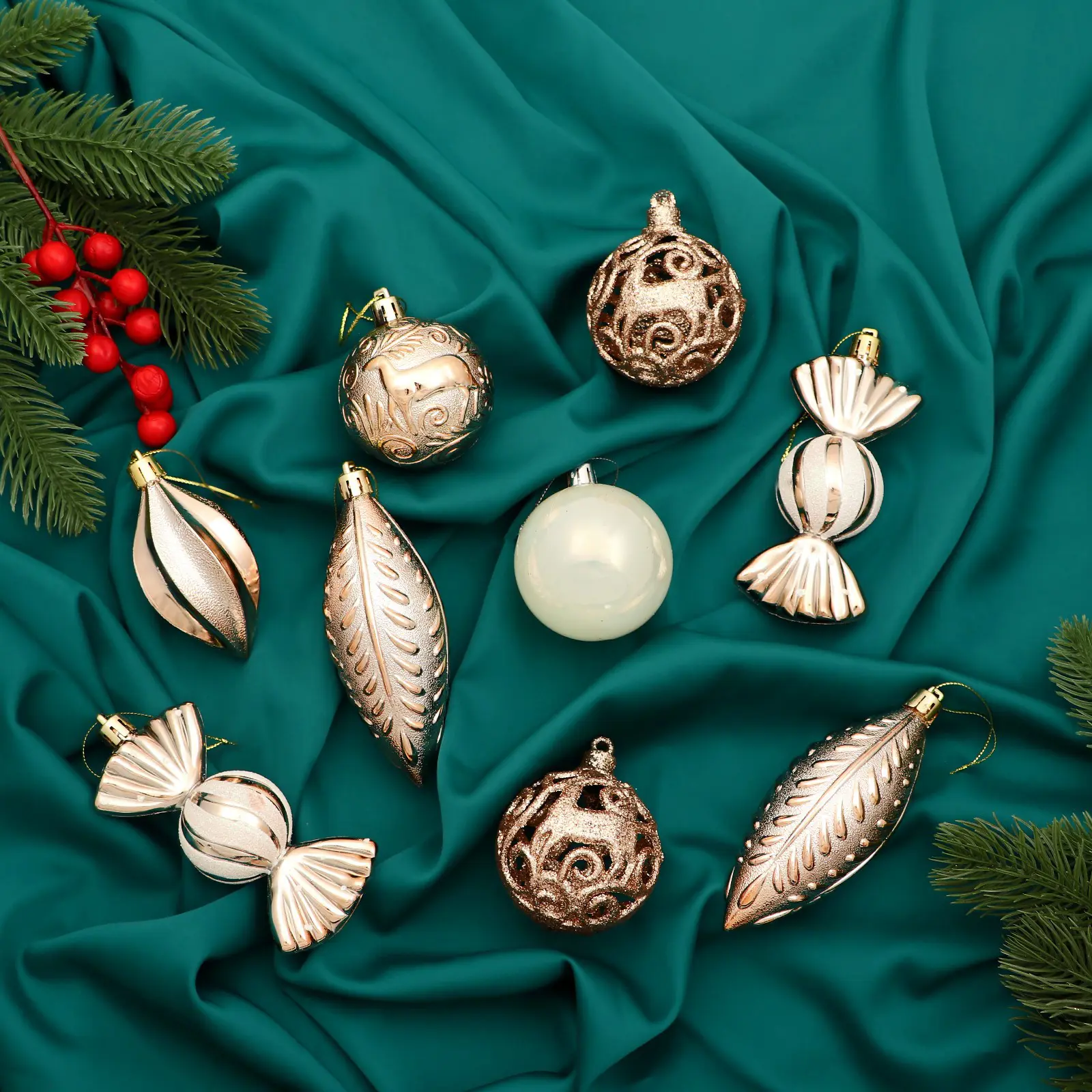 Изображение товара Набор елочных игрушек Торжество Зимнее волшебство 9510689 жёлтый/золотой 28 шт