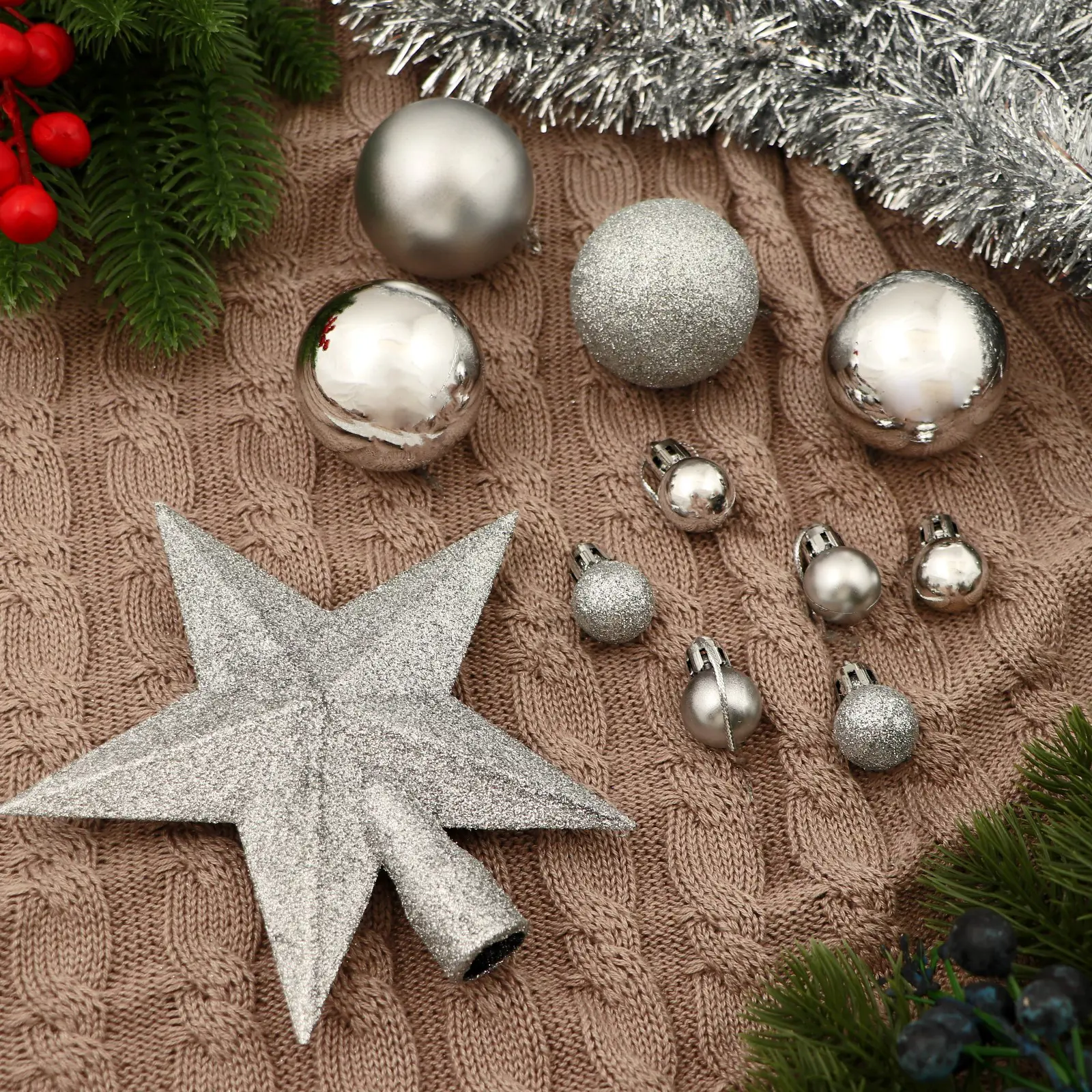 Изображение товара Набор елочных игрушек Звёздное небо Зимнее волшебство 9510306 серый/серебристый 54 шт