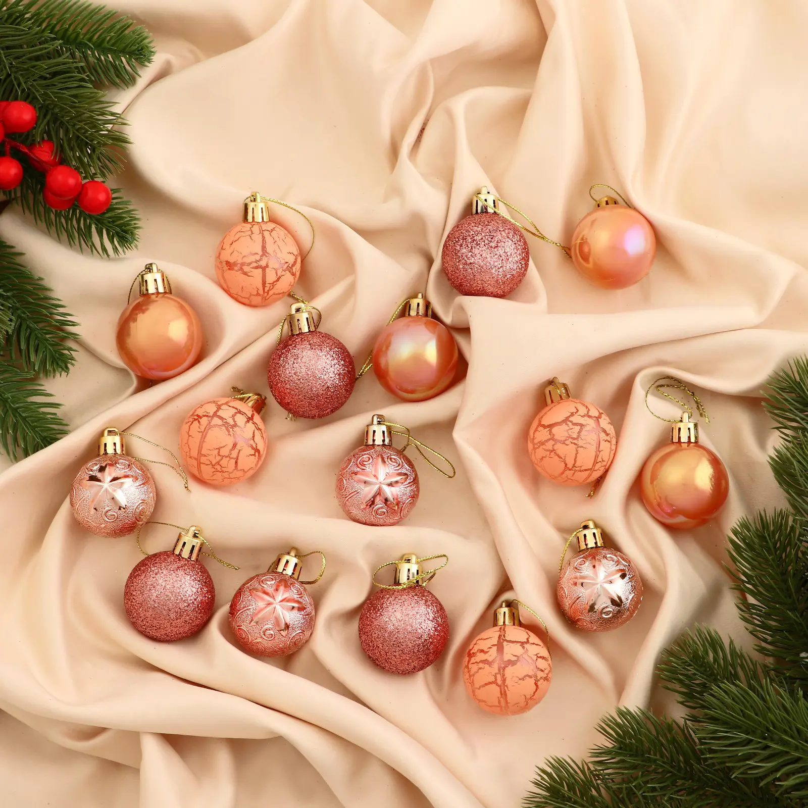 Изображение товара Набор елочных шаров Зимнее волшебство 9510667 4 см Пластик оранжевый / медный 16 шт