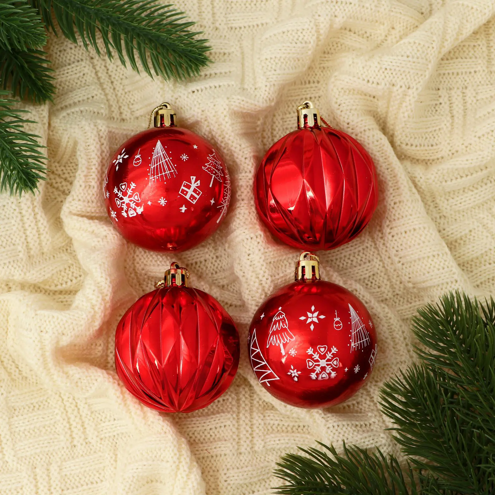 Изображение товара Набор елочных шаров Зимнее волшебство 9510270 5.5 см Пластик красный 4 шт