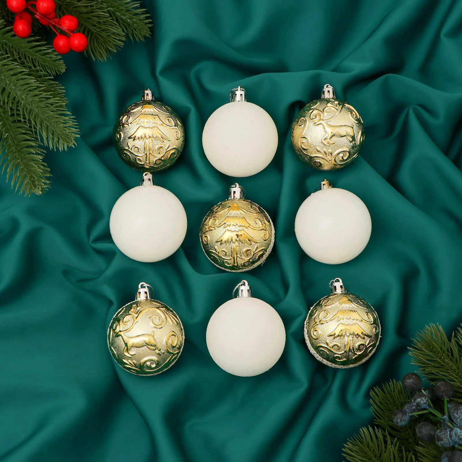 Изображение товара Набор елочных шаров Зимнее волшебство 9510251 5.5 см Пластик жёлтый / золотой 9 шт