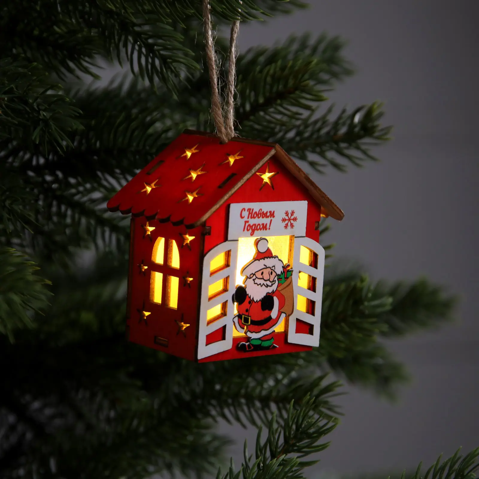 Изображение товара Елочная игрушка Дом с дедом морозом Luazon lighting 9594127 9 см красный