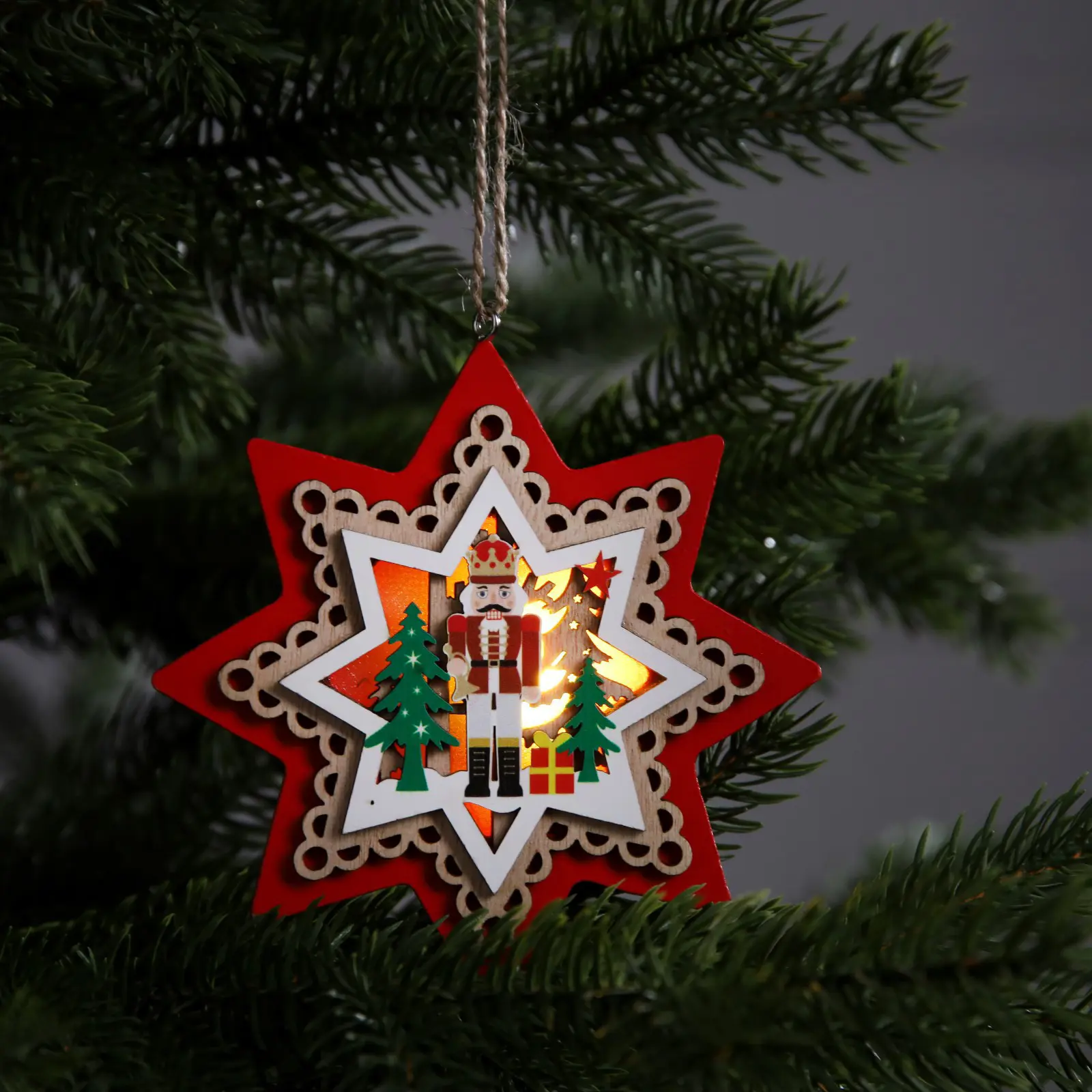 Изображение товара Елочная игрушка Звезда с щелкунчиком Luazon lighting 9594129 1красный