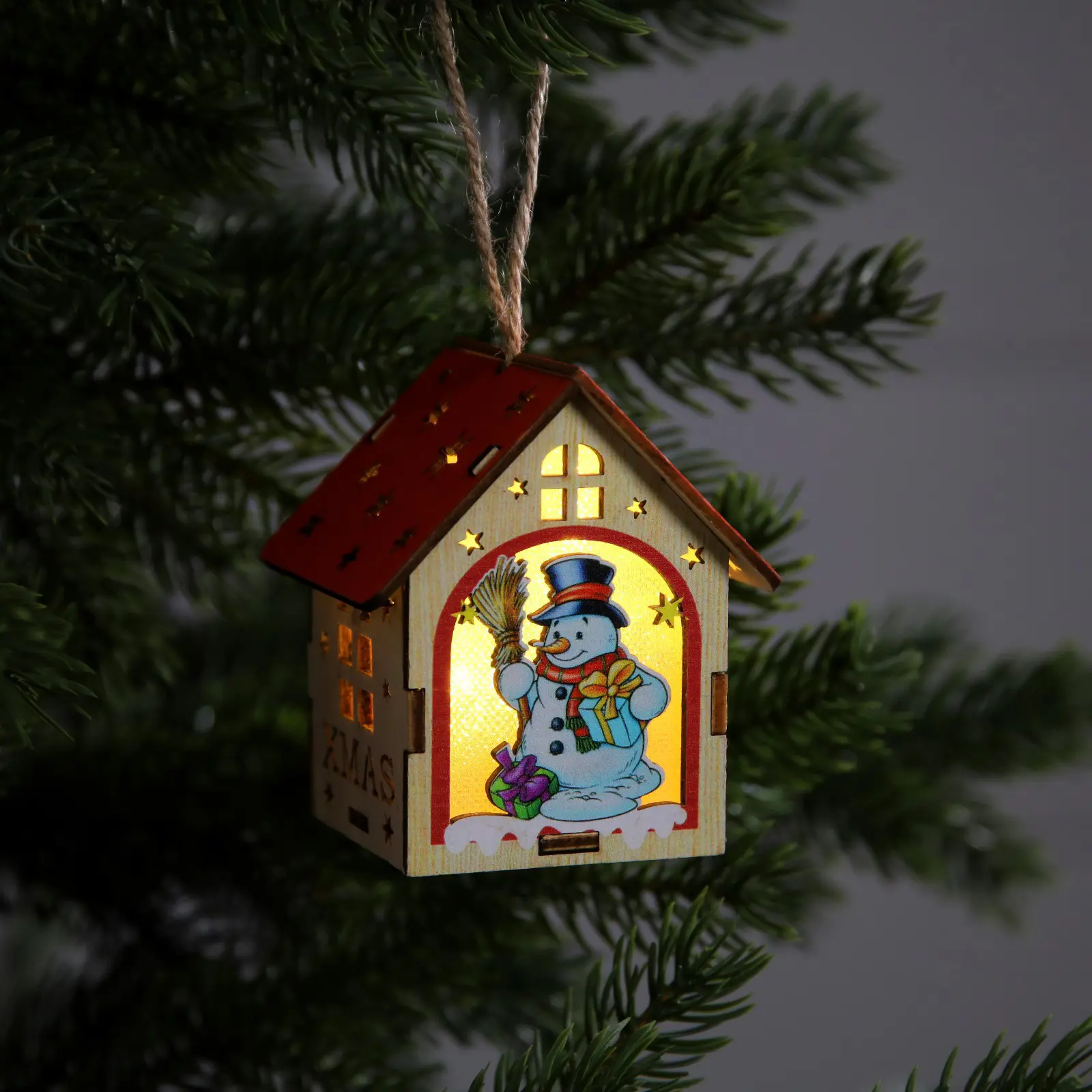 Изображение товара Елочная игрушка Домик со снеговиком Luazon lighting 9594158 8 см бежевый