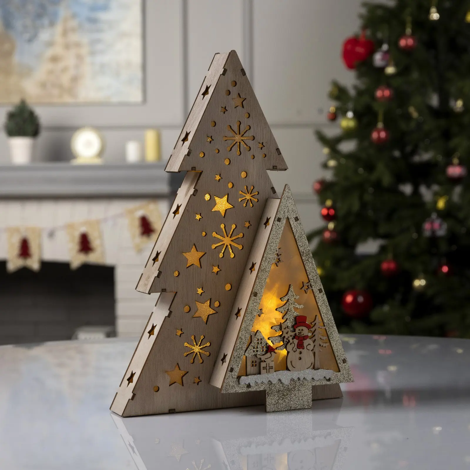 Изображение товара Светящаяся электрическая фигура Звёздная ель со снеговиком для дома Luazon lighting h 7 см разноцветный